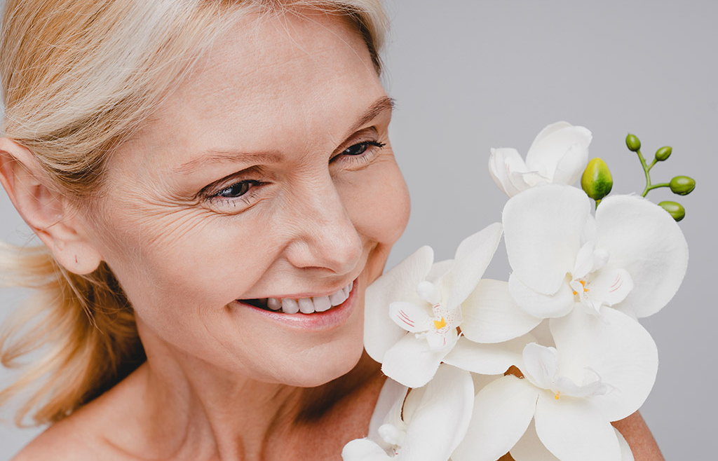 Come affrontare la menopausa tra chili di troppo e vampate di calore
